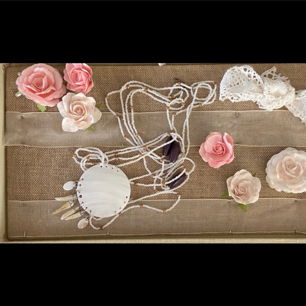 🌺 White/Ivory Beaded necklace